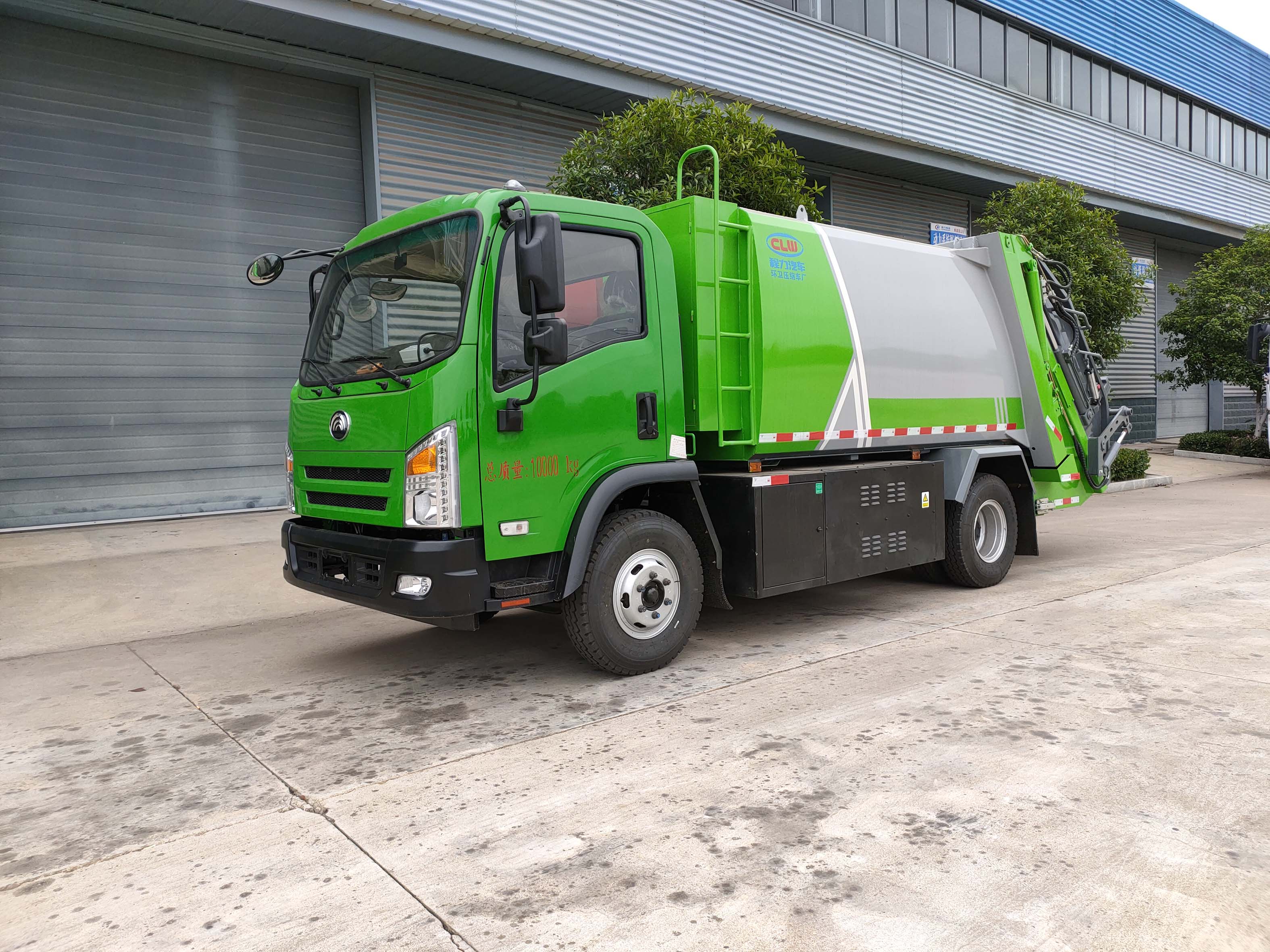 宇通8方純電動壓縮式垃圾車圖片3