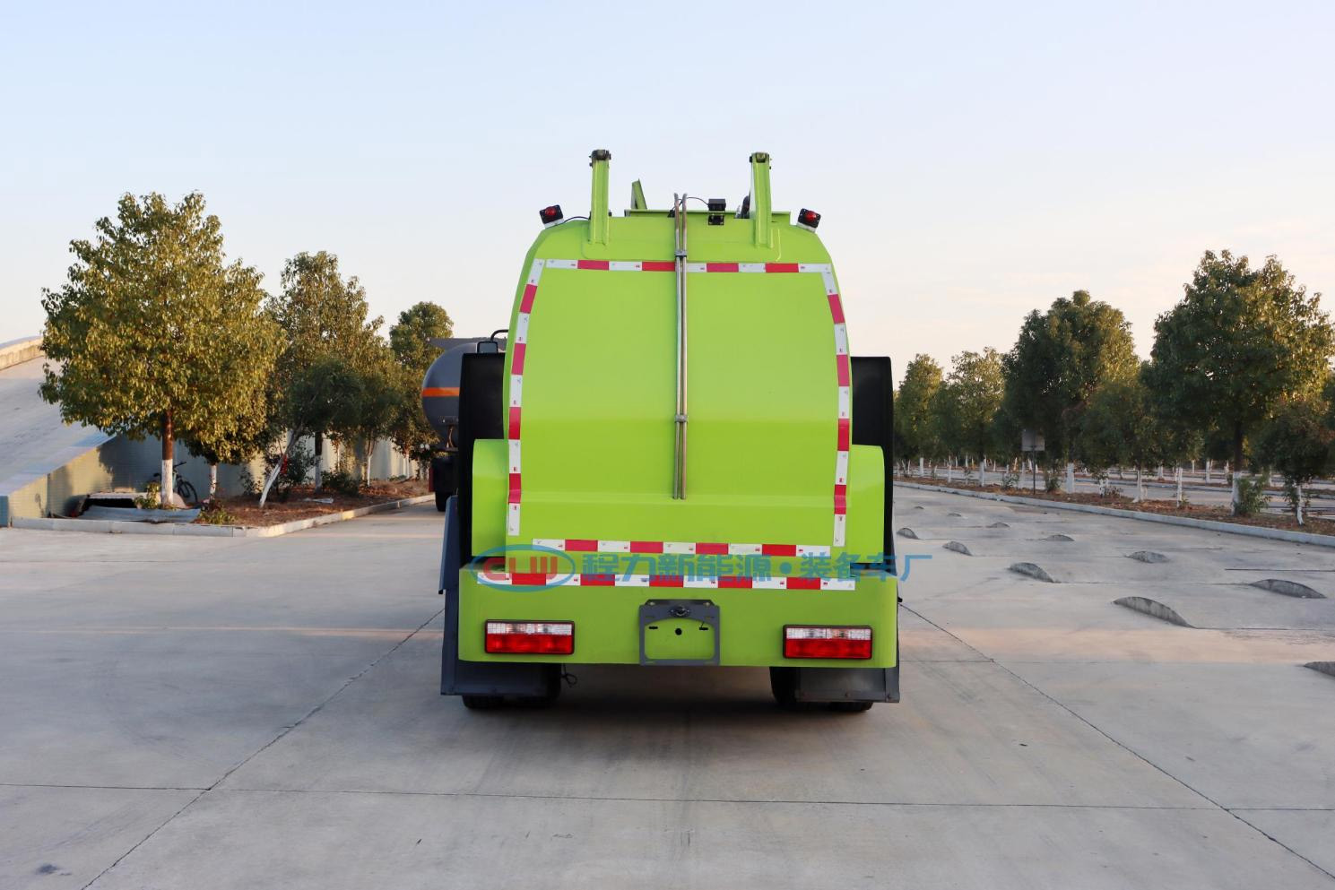 陜汽軒德6方純電動(dòng)餐廚垃圾車圖片5