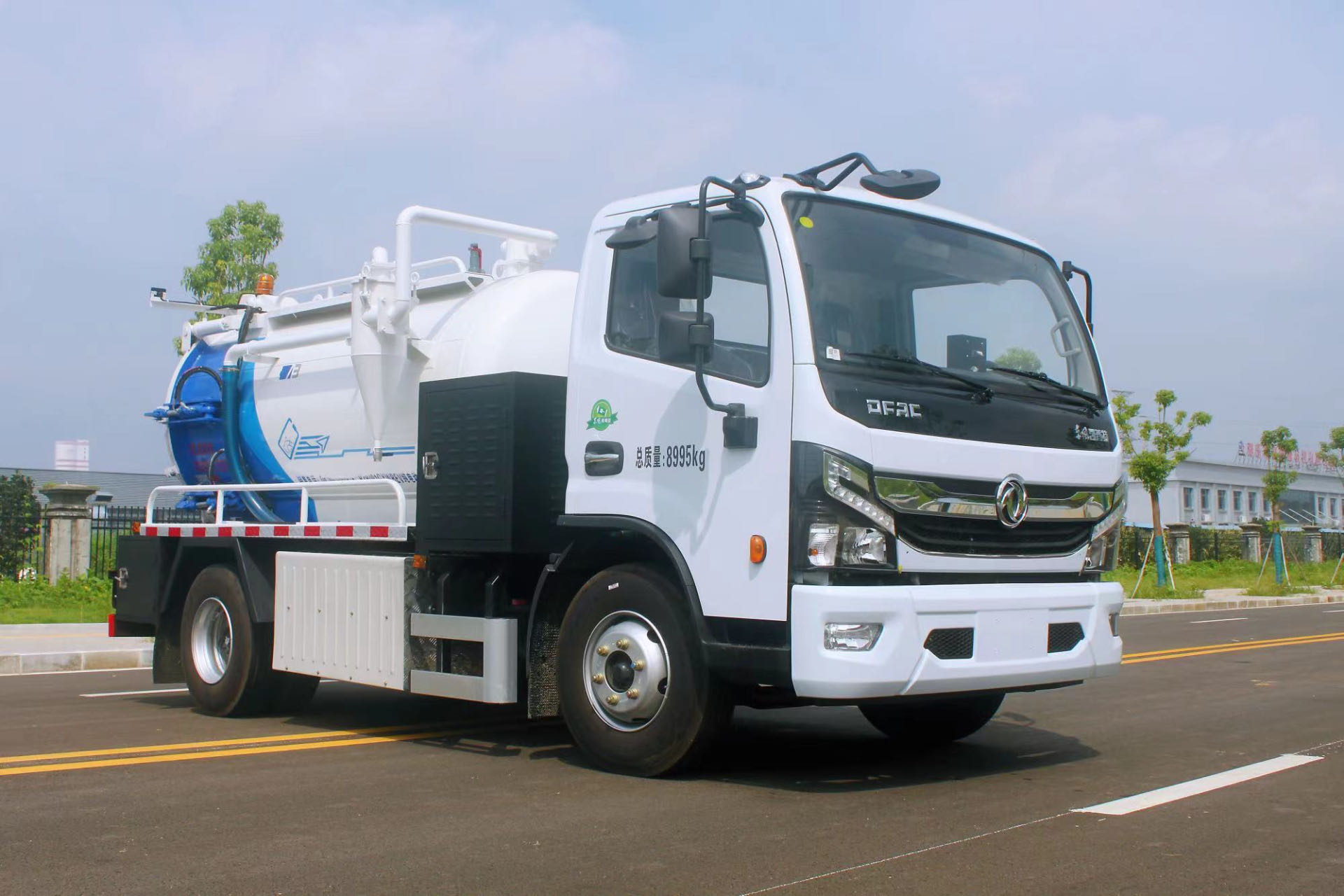 東風(fēng)凱普特純電動吸污車