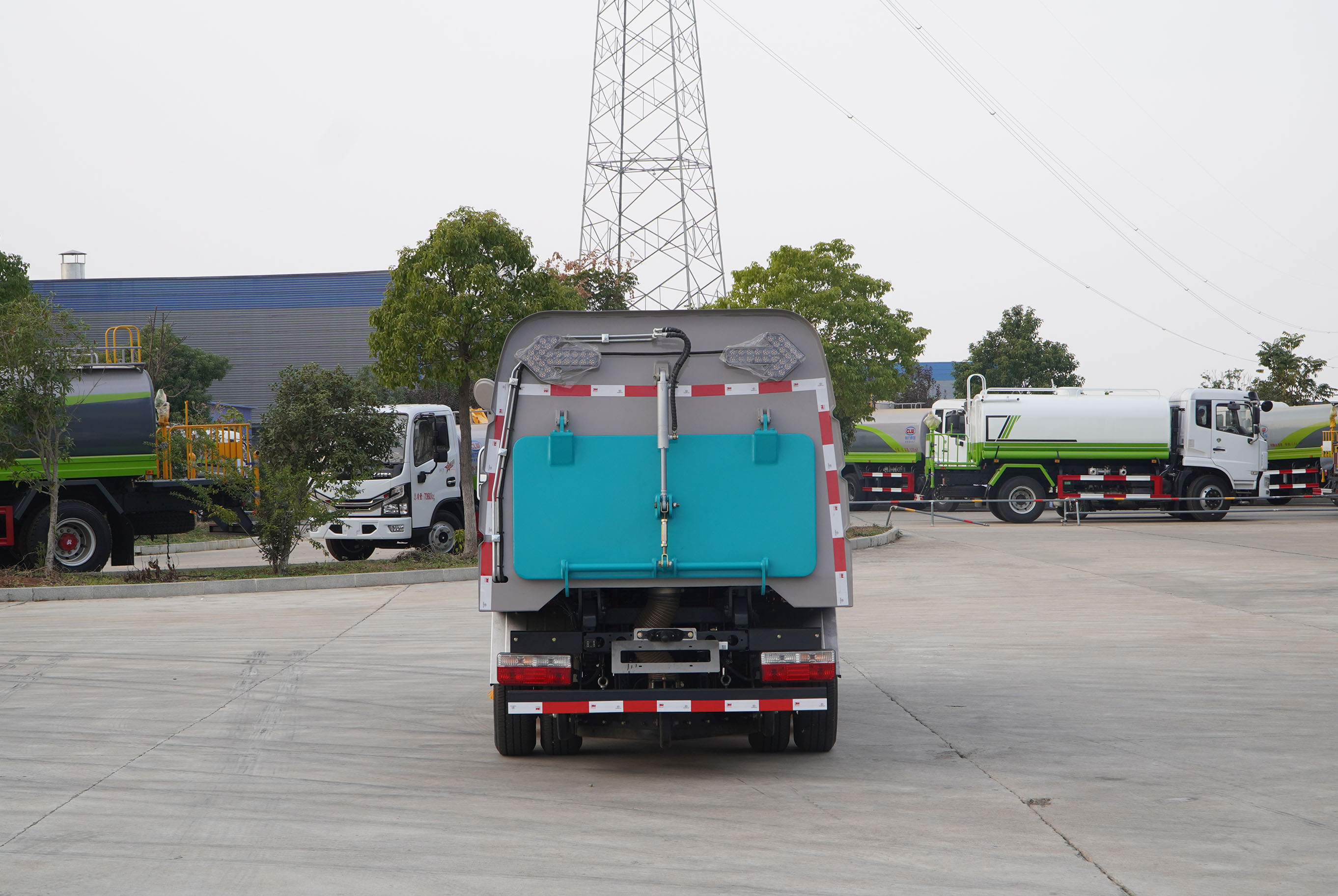 2.5方東風(fēng)途逸純電動高端掃路車圖片5