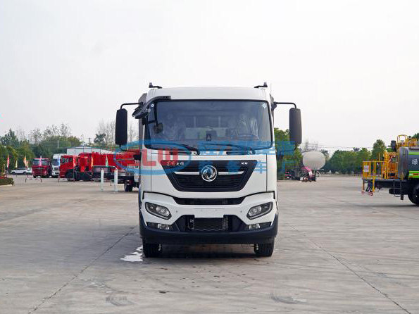 東風(fēng)天錦純電動(dòng)洗掃車圖片2