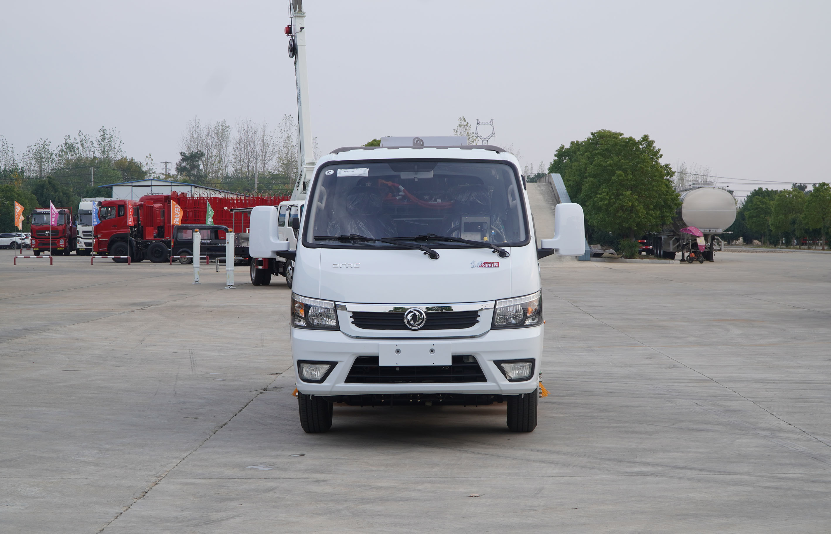 2.5方東風(fēng)途逸純電動高端掃路車圖片2