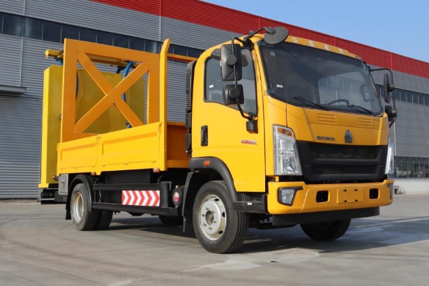 重汽豪沃黃牌100K豪華寬體駕駛室防撞緩沖車