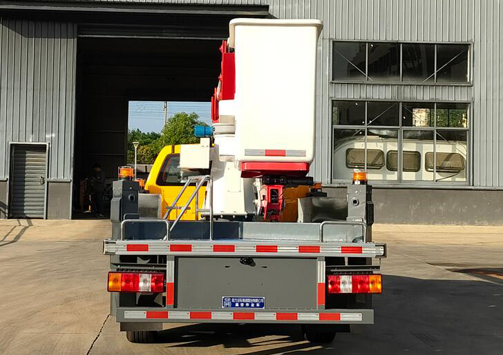 江西五十鈴皮卡13米帶電高空作業車圖片5