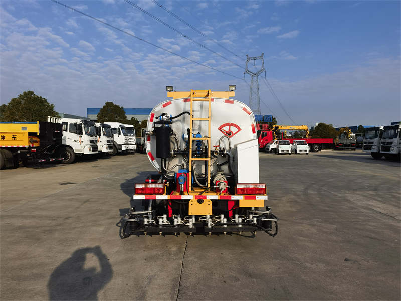 東風(fēng)多利卡4 方藍(lán)牌瀝青灑布車圖片5