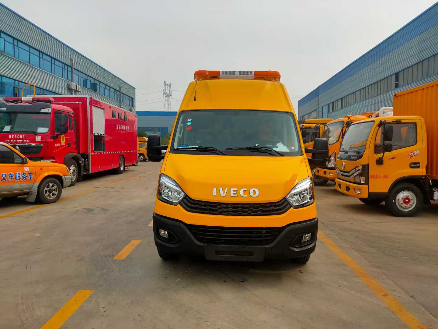 IVECO依維柯多功能搶險(xiǎn)車工程救險(xiǎn)圖片2