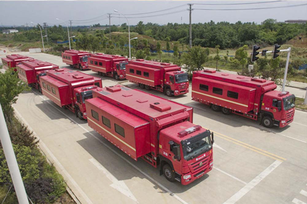 重汽豪沃20/30人宿營(yíng)車圖片5