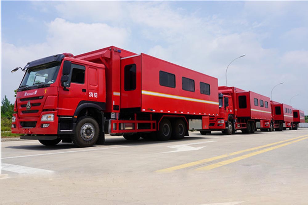 重汽豪沃20/30人宿營(yíng)車圖片4